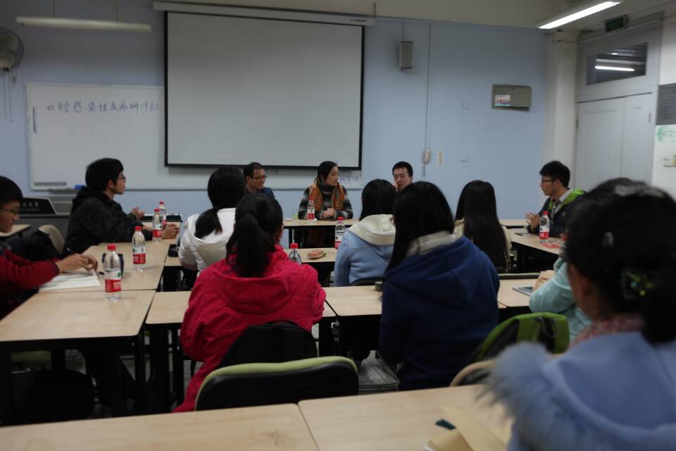 _-23013399_20151208口腔感染性疾病研讨社同学们积极提问_144982577000.jpg
